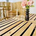 Studio Apartment In Stoetteritz With Balcony - Great Public Transport Links To The City