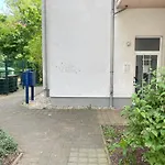 Studio Apartment In Stoetteritz With Balcony - Great Public Transport Links To The City